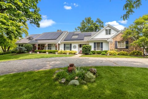 8612 Crystal Springs Road Woodstock IL 60098