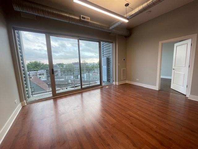 2000 N MILWAUKEE Avenue 404