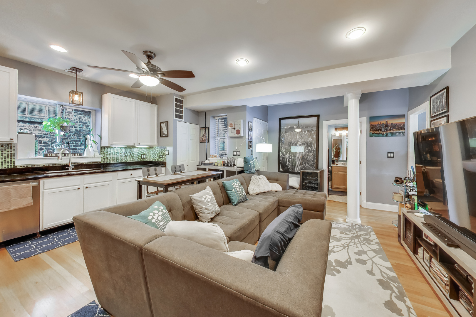 6813 N Lakewood Avenue 3W