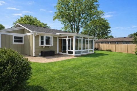 Tiny photo for 1149 Carlisle Avenue, Elk Grove Village, IL 60007 (MLS # 12564646)