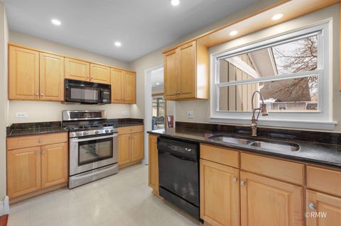 Tiny photo for 1149 Carlisle Avenue, Elk Grove Village, IL 60007 (MLS # 12564646)