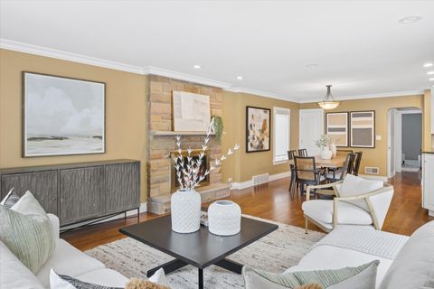 Tiny photo for 4622 Gilbert Avenue, Western Springs, IL 60558 (MLS # 12597342)