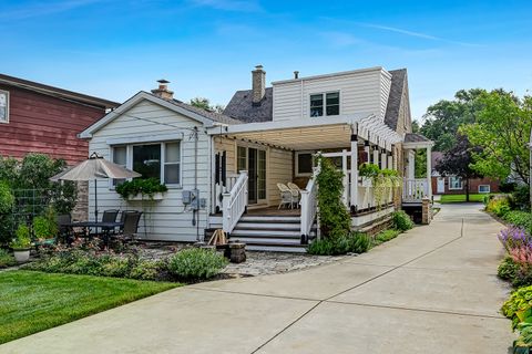 Tiny photo for 4622 Gilbert Avenue, Western Springs, IL 60558 (MLS # 12597342)