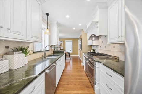 Tiny photo for 4622 Gilbert Avenue, Western Springs, IL 60558 (MLS # 12597342)