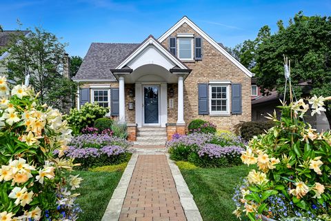 Photo of 4622 Gilbert Avenue, Western Springs, IL 60558 (MLS # 12597342)