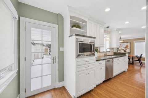 Tiny photo for 4622 Gilbert Avenue, Western Springs, IL 60558 (MLS # 12597342)