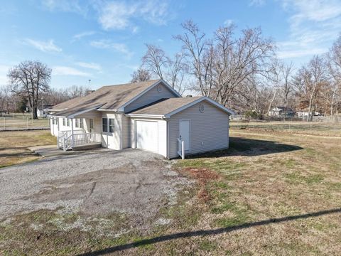 Tiny photo for 190 Public Street, Muddy, IL 62965 (MLS # 100000031)