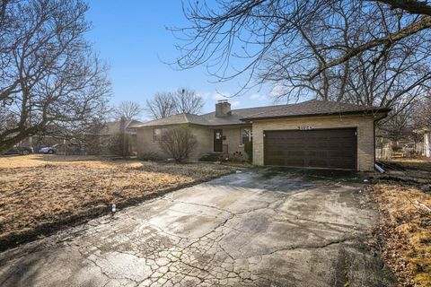 Photo of 1124 W Hawkins Street, Kankakee, IL 60901 (MLS # 12548959)