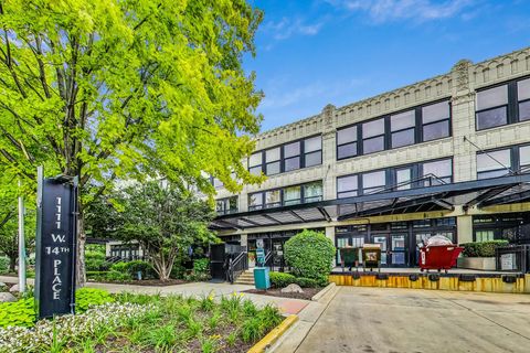 1111 W 14TH Place 328 Chicago IL 60608