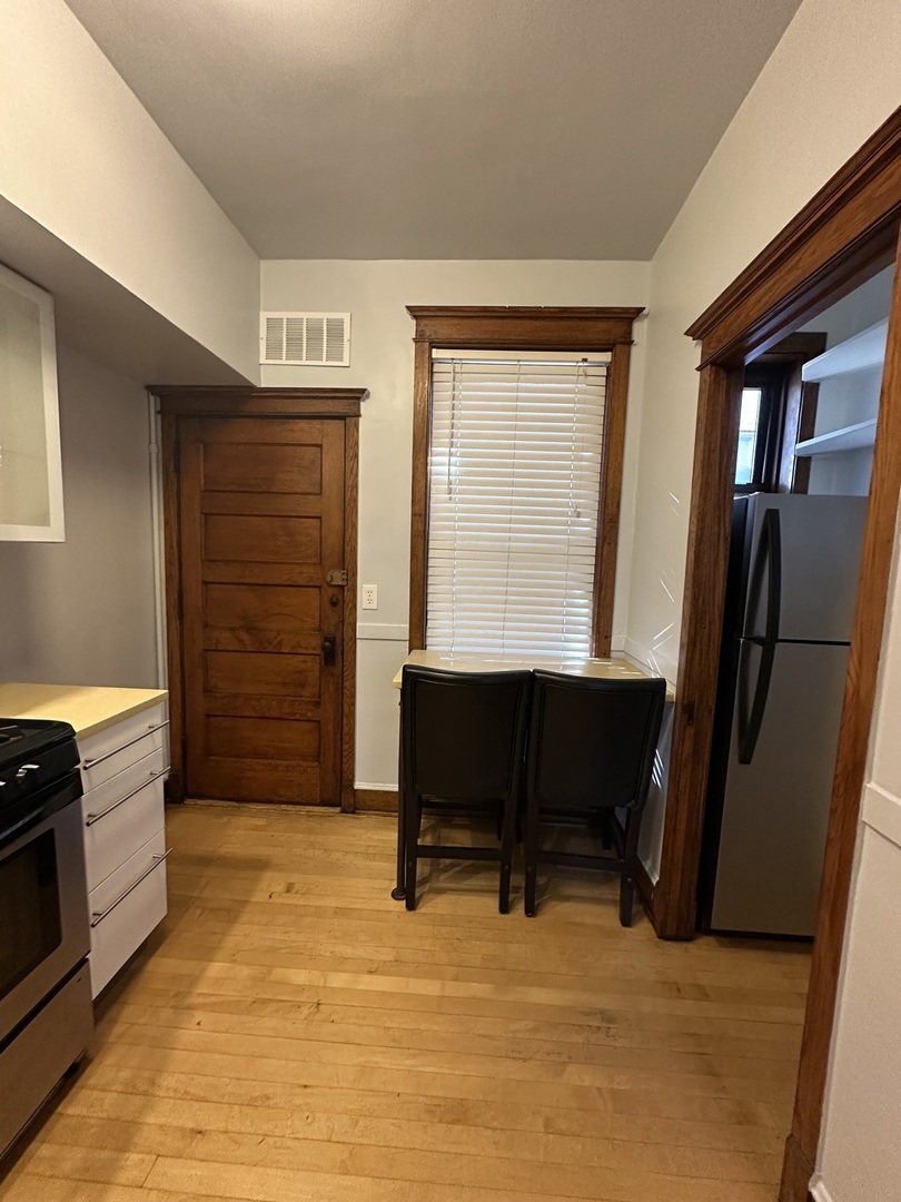 1949 W Grace Street 2E