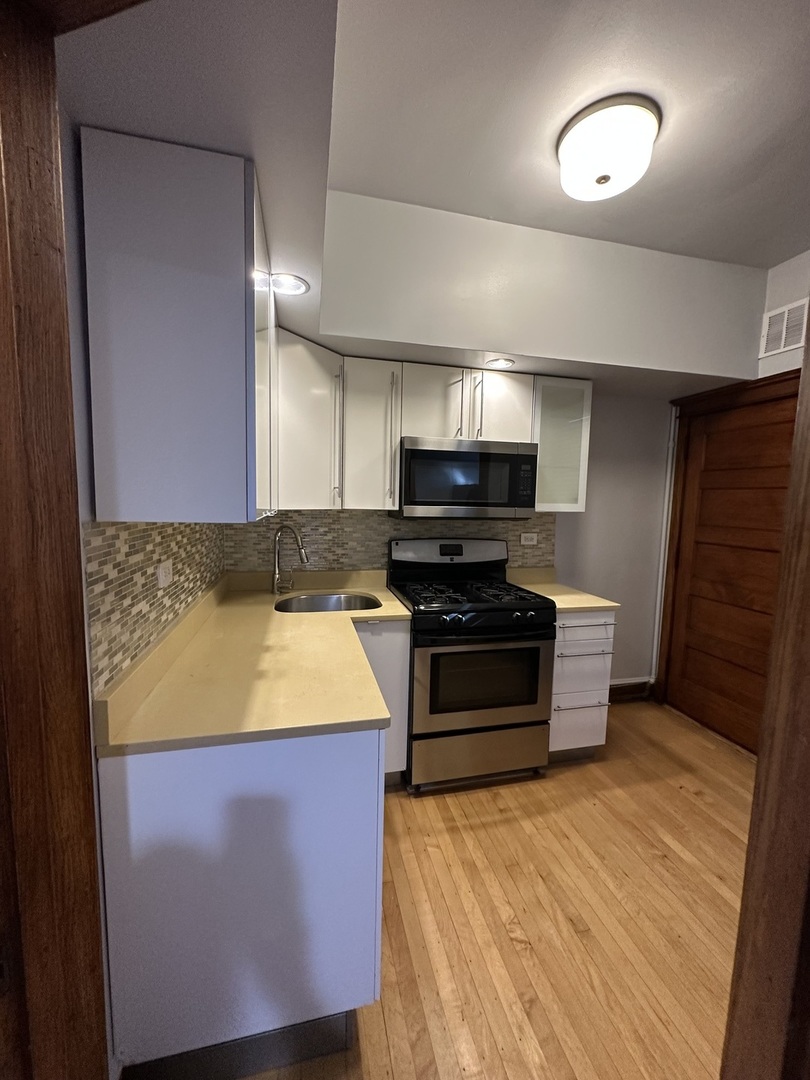 1949 W Grace Street 2E