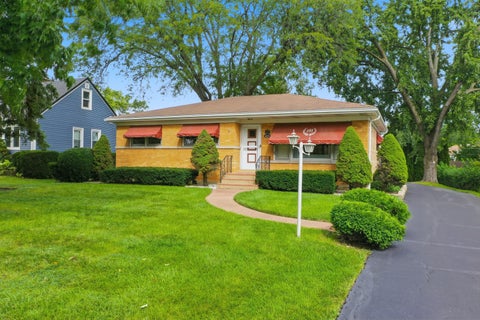 Photo of 422 W Larkdale Lane W, Mount Prospect, IL 60056 (MLS # 12765887)