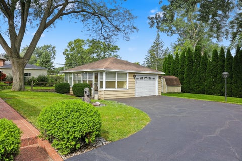 Tiny photo for 422 W Larkdale Lane W, Mount Prospect, IL 60056 (MLS # 12765887)