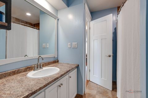 Tiny photo for 737 Garfield Avenue #B, Libertyville, IL 60048 (MLS # 12548808)