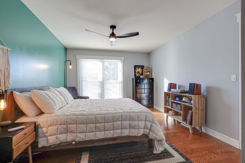 Tiny photo for 737 Garfield Avenue #B, Libertyville, IL 60048 (MLS # 12548808)