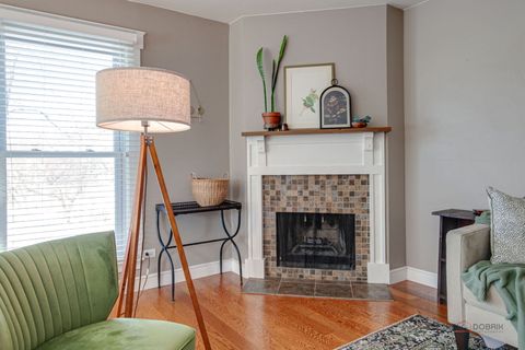 Tiny photo for 737 Garfield Avenue #B, Libertyville, IL 60048 (MLS # 12548808)