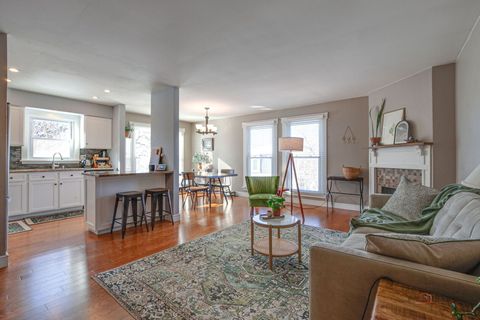 Tiny photo for 737 Garfield Avenue #B, Libertyville, IL 60048 (MLS # 12548808)