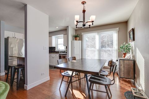 Tiny photo for 737 Garfield Avenue #B, Libertyville, IL 60048 (MLS # 12548808)