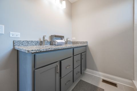 Tiny photo for 5916 Woody Creek Lane, Bettendorf, IA 52722 (MLS # 12619545)