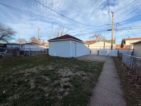 Tiny photo for 10921 S Avenue H, Chicago, IL 60617 (MLS # 12617013)