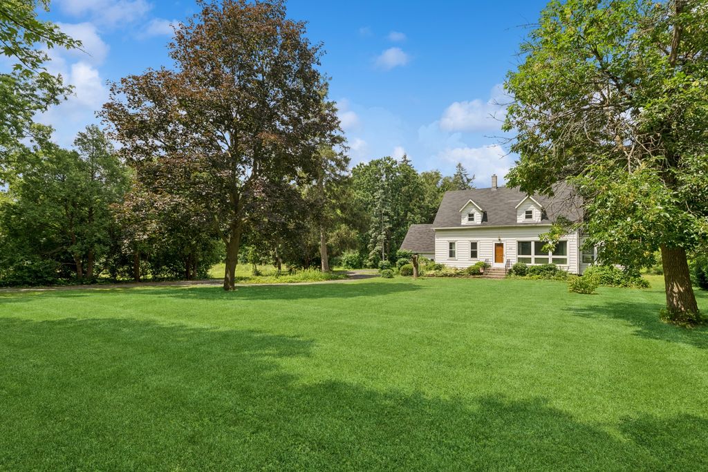 Photo for 456 Grove Street, Wood Dale, IL 60191 (MLS # 12412386)