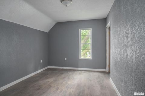 Tiny photo for 617 6TH Avenue S, Clinton, IA 52732 (MLS # QC4268774)