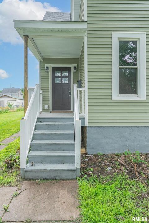 Tiny photo for 617 6th Avenue S, Clinton, IA 52732 (MLS # QC4268774)