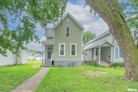 Photo of 617 6th Avenue S, Clinton, IA 52732 (MLS # QC4268774)