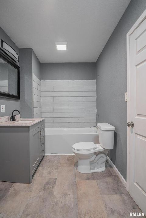 Tiny photo for 617 6th Avenue S, Clinton, IA 52732 (MLS # QC4268774)