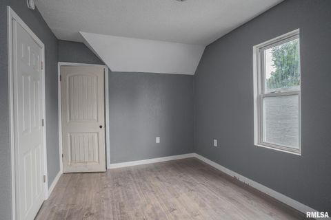 Tiny photo for 617 6th Avenue S, Clinton, IA 52732 (MLS # QC4268774)