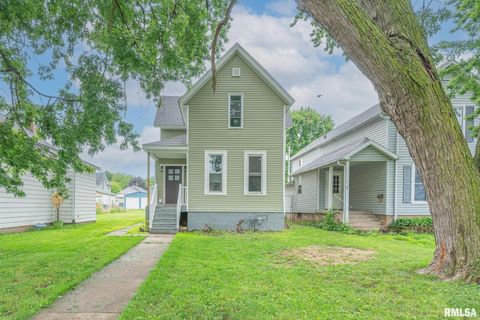 Photo of 617 6TH Avenue S, Clinton, IA 52732 (MLS # QC4268774)