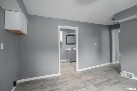 Tiny photo for 617 6TH Avenue S, Clinton, IA 52732 (MLS # QC4268774)