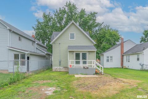 Tiny photo for 617 6th Avenue S, Clinton, IA 52732 (MLS # QC4268774)