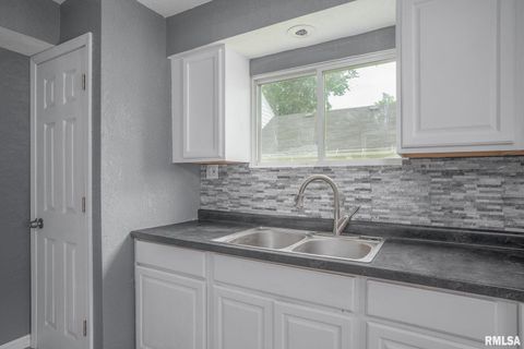 Tiny photo for 617 6th Avenue S, Clinton, IA 52732 (MLS # QC4268774)