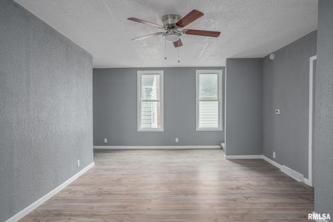 Tiny photo for 617 6th Avenue S, Clinton, IA 52732 (MLS # QC4268774)