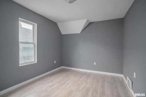 Tiny photo for 617 6th Avenue S, Clinton, IA 52732 (MLS # QC4268774)