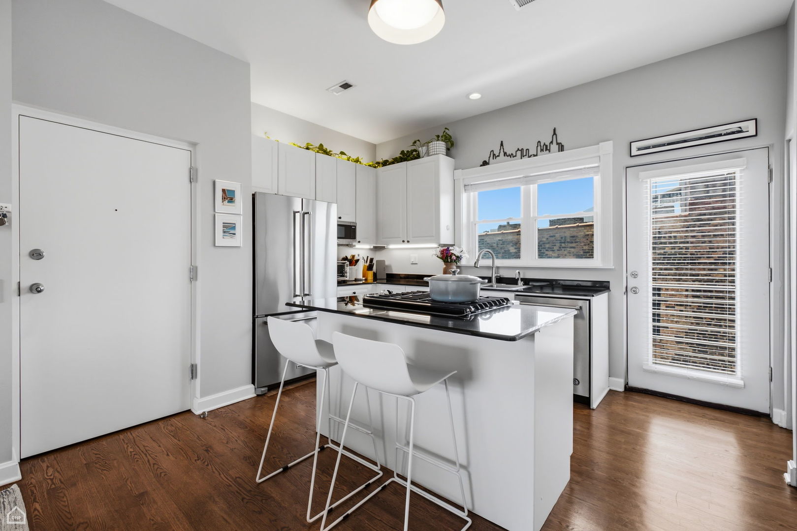 645 W Surf Street A4