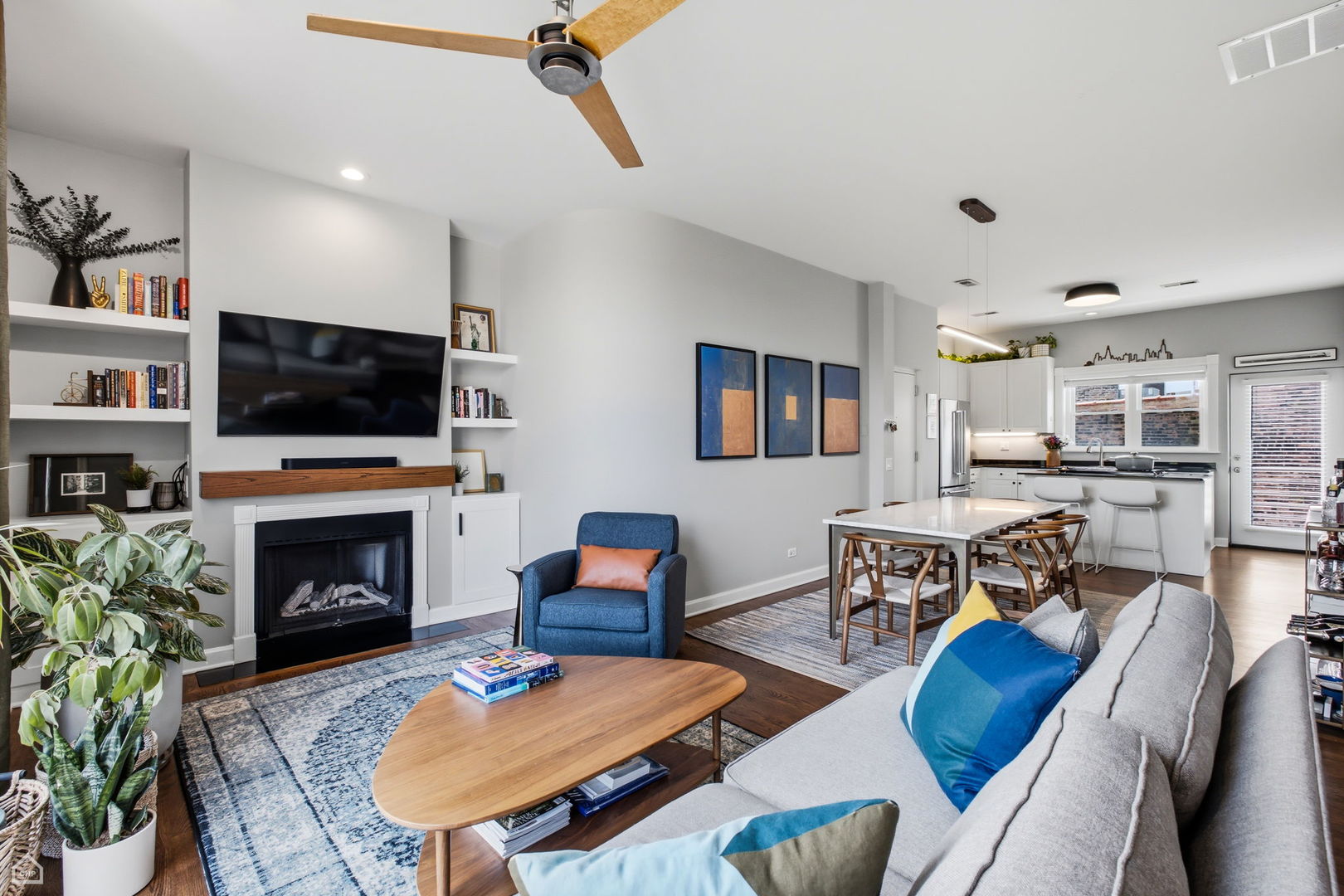 645 W Surf Street A4