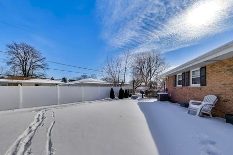 Tiny photo for 16827 Parkside Avenue, South Holland, IL 60473 (MLS # 12621509)