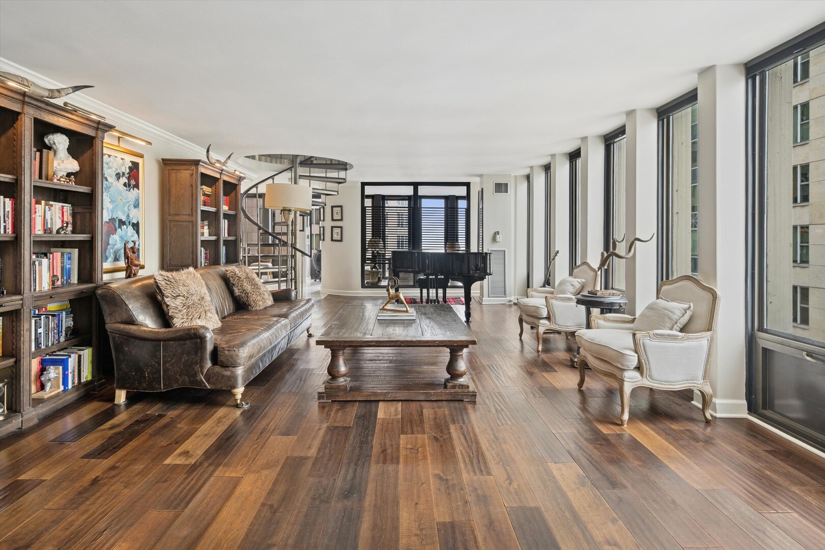 100 E Walton Street 41DE