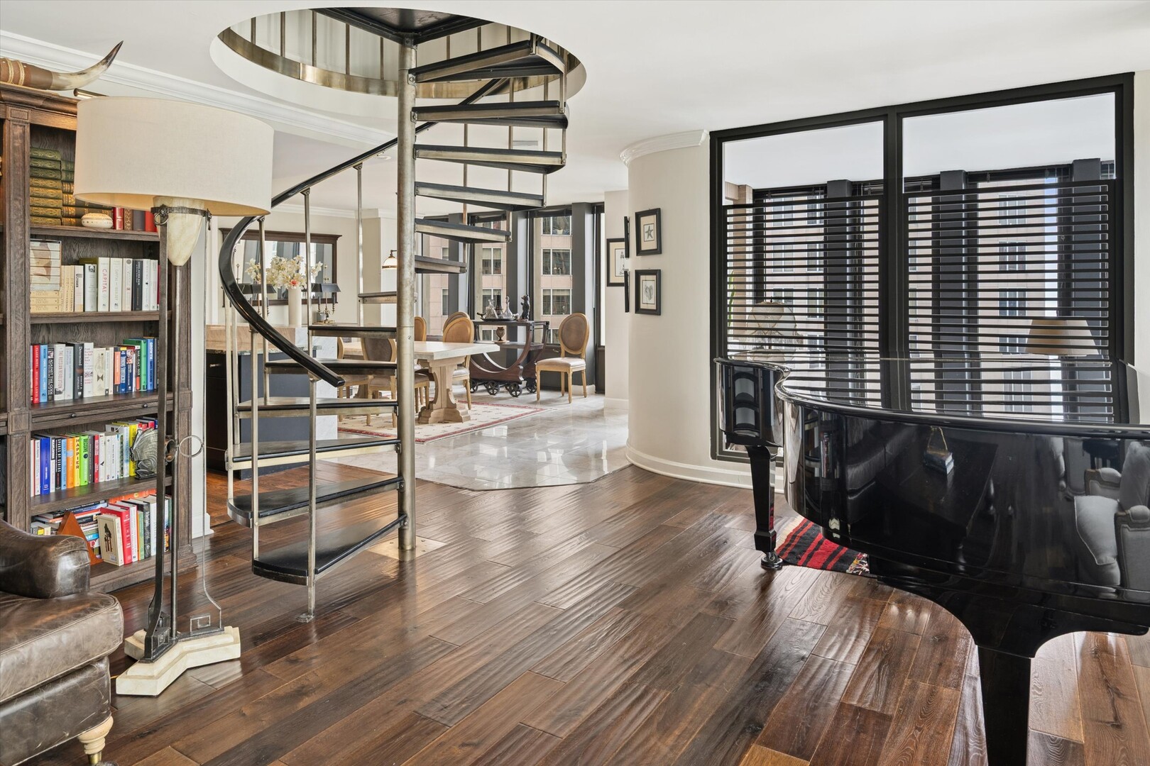 100 E Walton Street 41DE