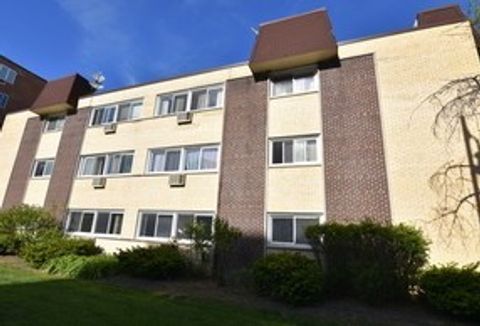 Photo of 677 S RIVER Road #2D, Des Plaines, IL 60016 (MLS # 12510954)