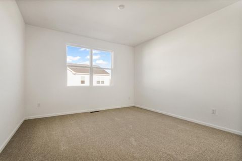 Tiny photo for 327 Kingsport Drive, South Elgin, IL 60177 (MLS # 12555992)