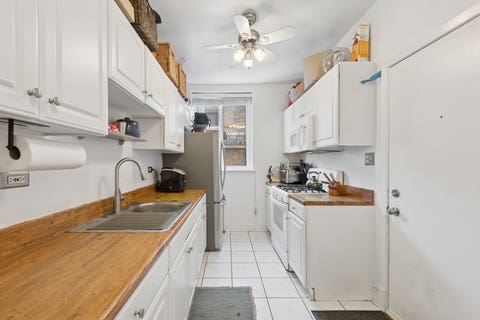 Tiny photo for 908 W Sunnyside Avenue #2C, Chicago, IL 60640 (MLS # 12674238)