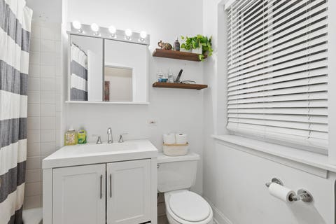 Tiny photo for 908 W Sunnyside Avenue #2C, Chicago, IL 60640 (MLS # 12674238)