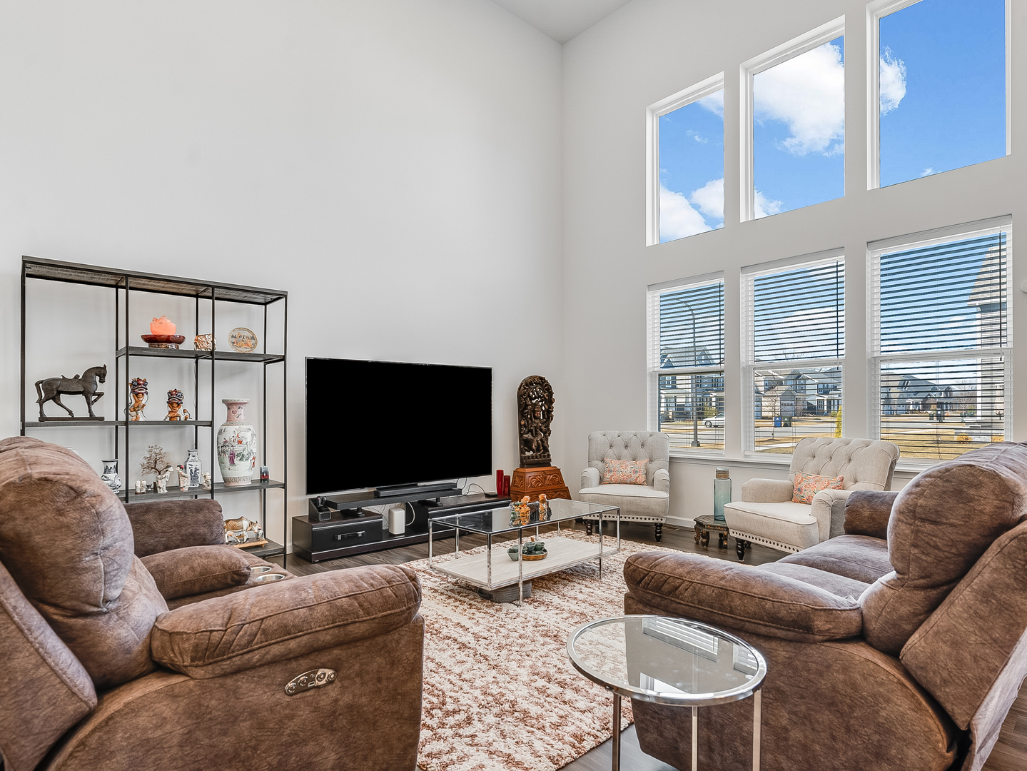 2552 Weatherbee Lane