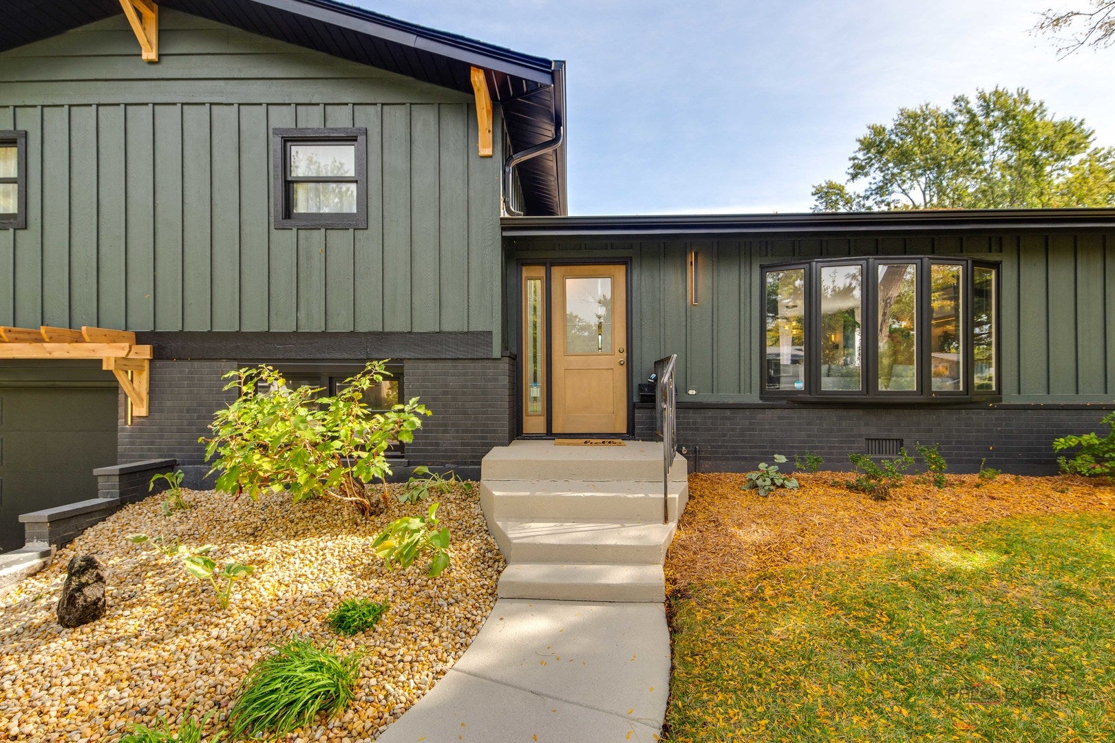 6955 PARKVIEW Drive