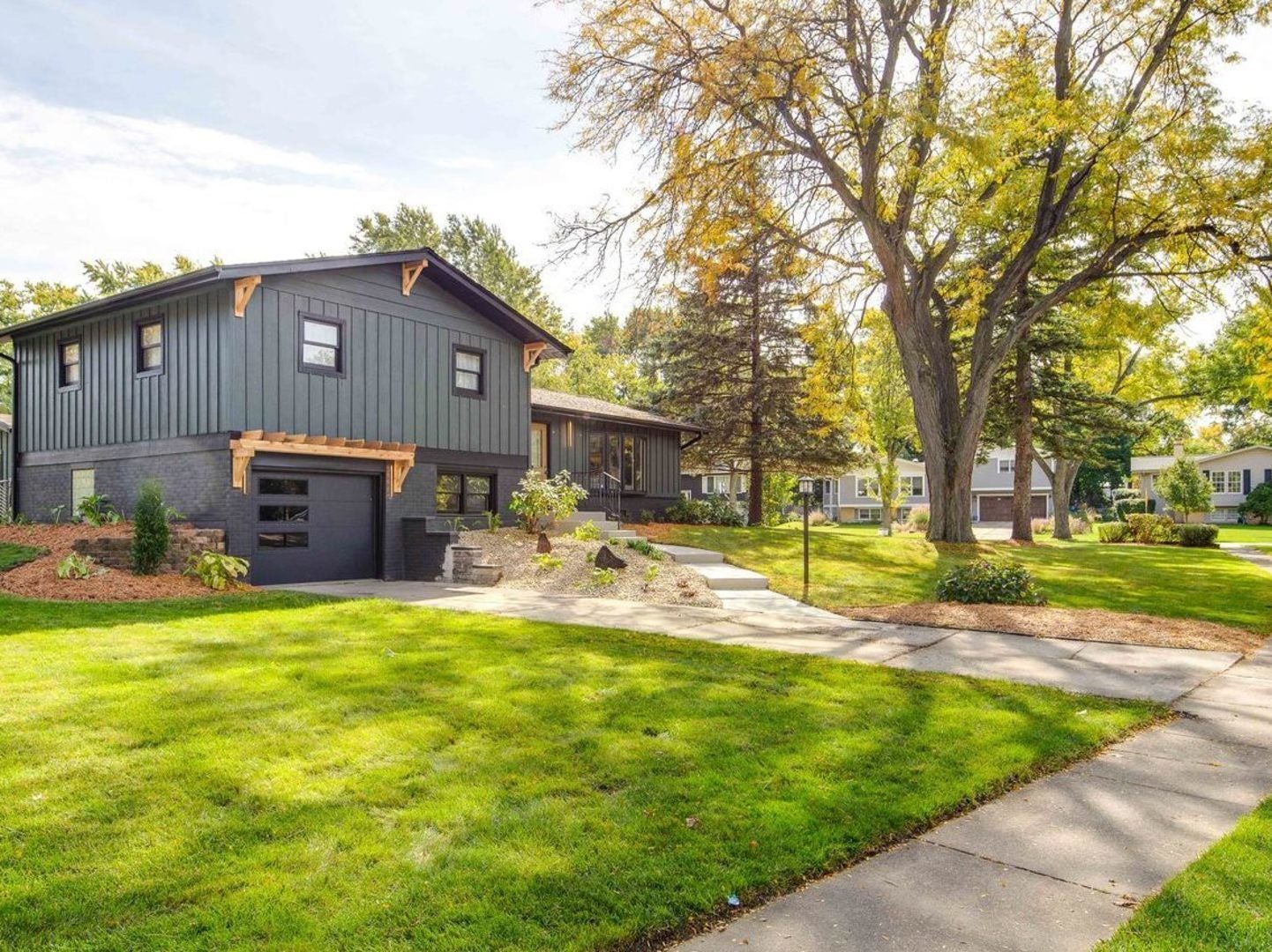 6955 PARKVIEW Drive