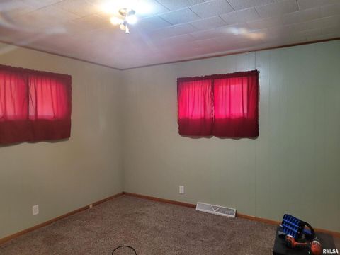 Tiny photo for 3 Lynn Rose Heights Street, Mt Sterling, IL 62353 (MLS # QC4256411)