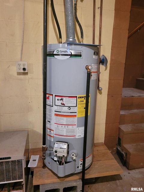 Tiny photo for 3 Lynn Rose Heights Street, Mt Sterling, IL 62353 (MLS # QC4256411)